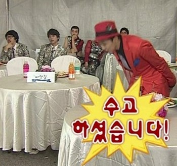 Netizens Praise G-Dragon’s “Folder” Bow