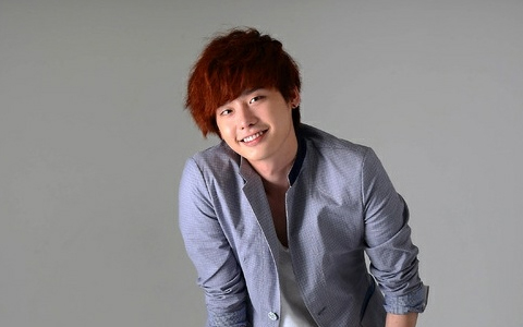 Lee Jong Suk: “Me Dating Krystal? My Ideal Girl Is Lee Na Young”
