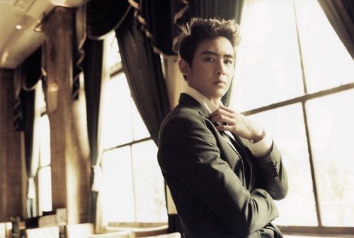 2PM’s Nichkhun Sings Bruno Mars’ “Just the Way You are”