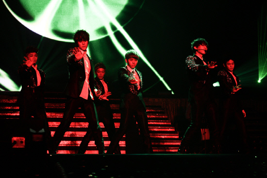 BEAST Fans Infuriated at KBS2 for Editing Out Performances for Broadcast of “Dream Concert”