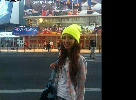 2NE1’s Sandara Park Fashionable in France