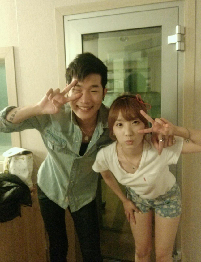 Rainbow’s Jisook and Min Hoon Ki’s Duet Song Makes it onto the Charts