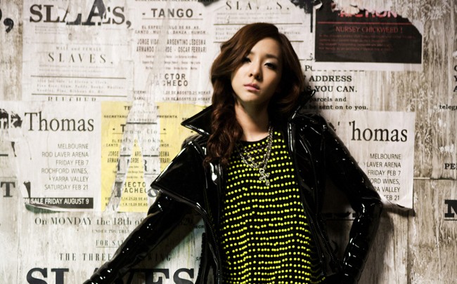 2NE1’s Sandara Park Takes a Photo During Her Trip in Cannes