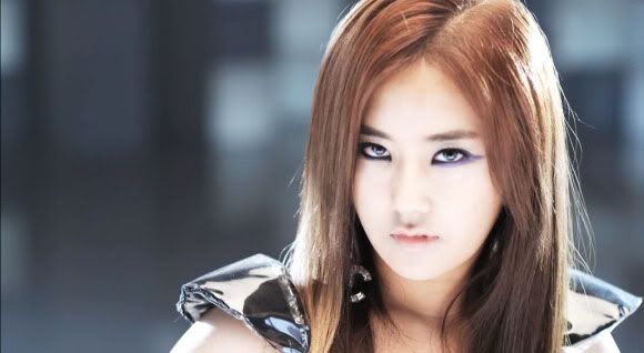 4minute’s Heo Ga Yoon Reveals Airport Fashion Tips and Insecurity with Her Thin Ankles