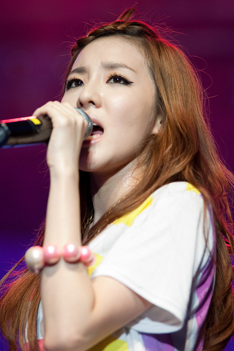 Sandara Park Gets Ready for 2NE1’s New Evolution Concert with Her Unconventional Hair Style