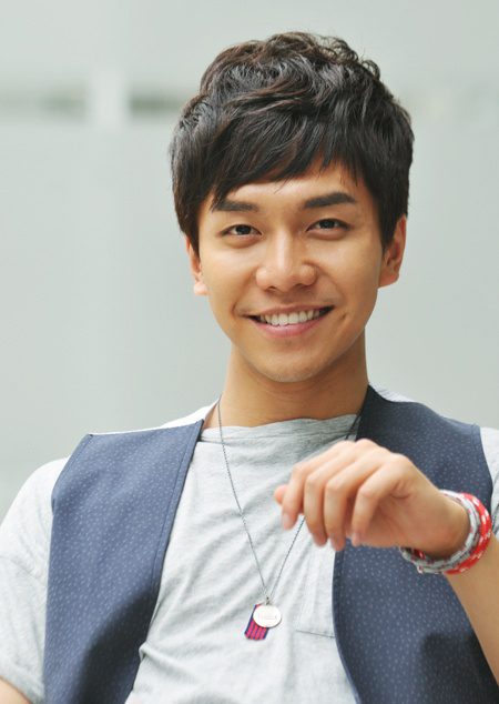Lee Seung Gi Speaks Out About Celebrity Gossip in Latest Interview