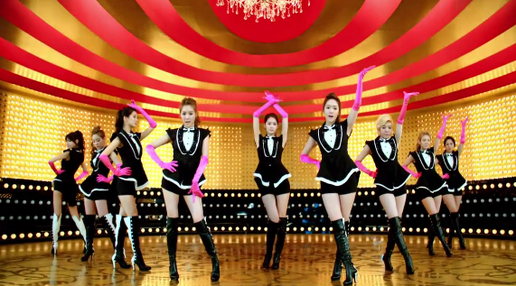 Girls’ Generation Releases Gold Dance Ver. MV for “Paparazzi”
