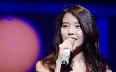 Park Ji Sung Keeps His Promise to Watch IU’s Concert