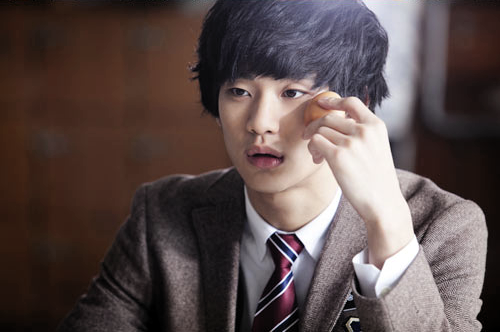 Kim Soo Hyun’s Doppelganger Is…