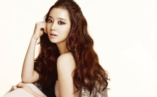 Moon Chae Won’s Airport Fashion Looks Pleasantly Plain