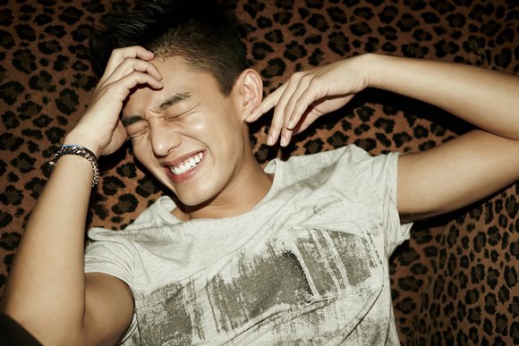 Yoo Ah In Posts a Playful Update on Instagram