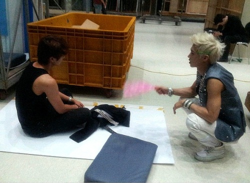 A-JAX’s Leader Hyeong Gon Shown Fanning a Dancer