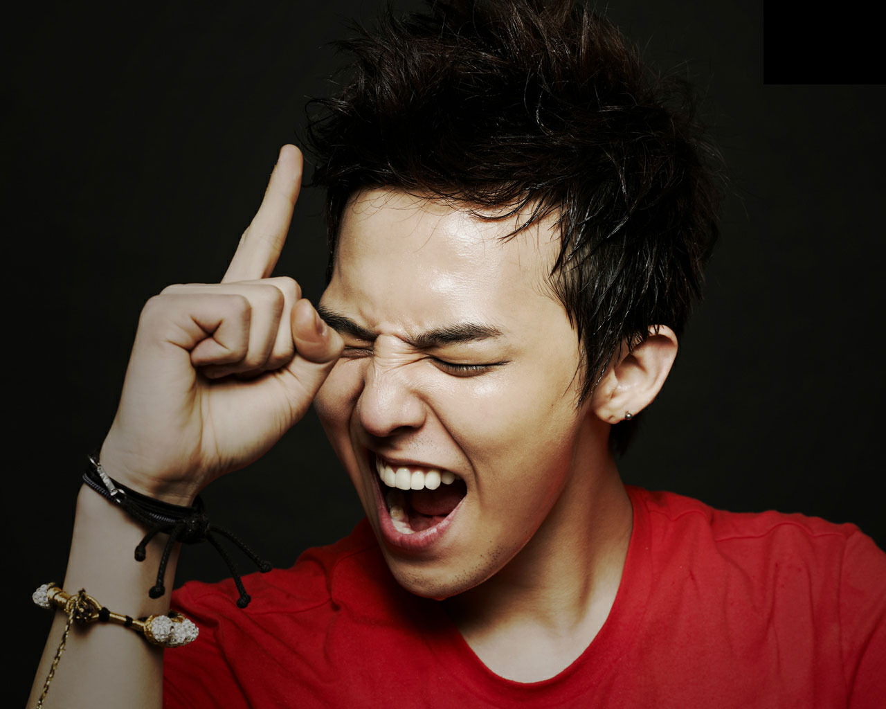 G-Dragon, Kangta, BEAST’s Yong Jun Hyung Make Astounding Figures from Royalties