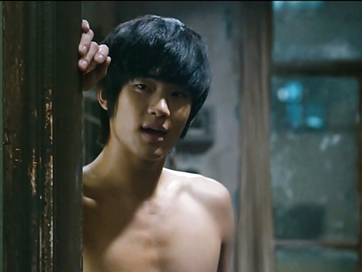 Kim Soo Hyun’s Fanclub Donates 1.5 Tons of Rice to Charity