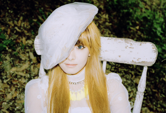 f(x) Sulli and Victoria Teaser Images Unleashed