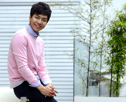 Lee Seung Gi: “I’m Looking for a Happy Ending in My Life”