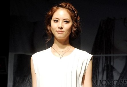 Park Jiyoon Looking Pure in All White at Press Conference