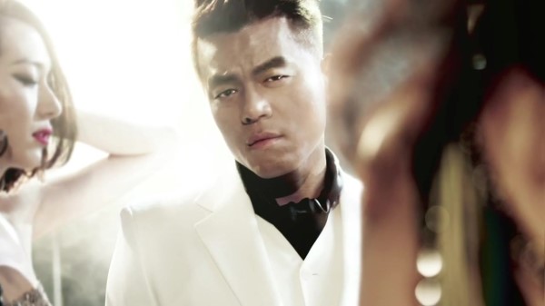 JYP Snaps Shot of His Ideal Dream Girl’s Face