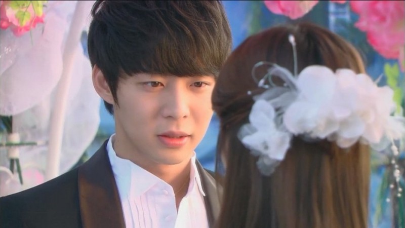 “Rooftop Prince’s” Park Yoo Chun Shows Off New Hairstyle