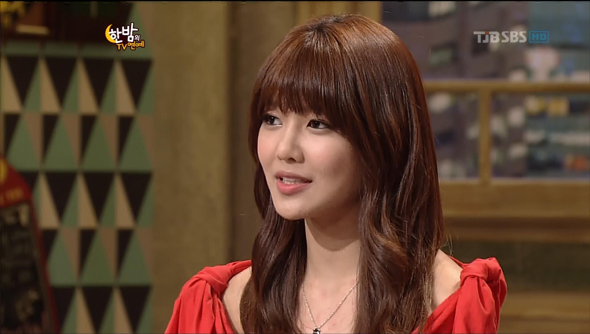 Girls’ Generation Sooyoung Wistfully Sighs at News of Celebrity Couples