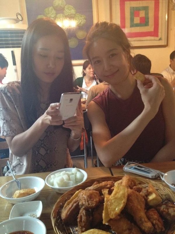 Ock Joo Hyun and Lee Jin Looking Pretty on Dinner Date