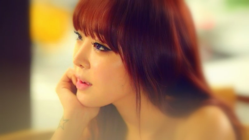 Brown Eyed Girls’ Narsha Snaps Selca with Soompi Hat!