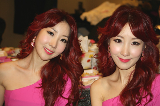 Kang Joo Hee dan Kang Seung Hee WINK