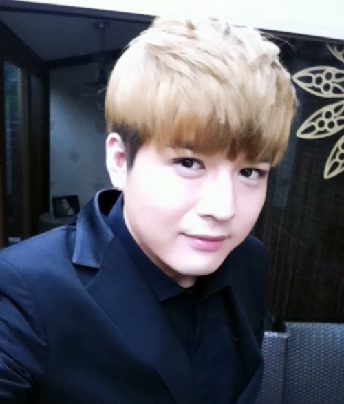 Super Junior’s Shindong Reveals a Picture of His Girlfriend?