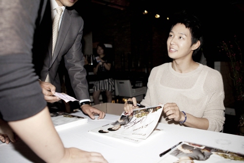 Park Yoochun Holds Fan Autograph Event at Blacksmith
