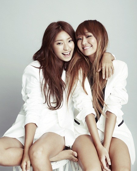 SISTAR’s Sexy and Innocent Photoshoot for “Vogue Girl”