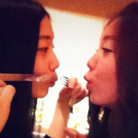 Hwayoung Shows Closer Relationship with Her Sister
