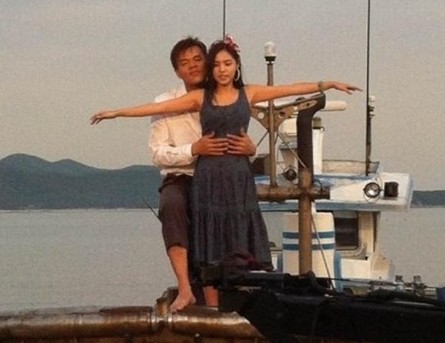 JYP Cops a Feel of Min Hyo Rin’s Chest!