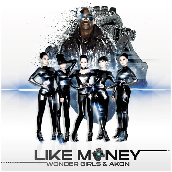 Wonder Girls Take a Photo with World Star Akon