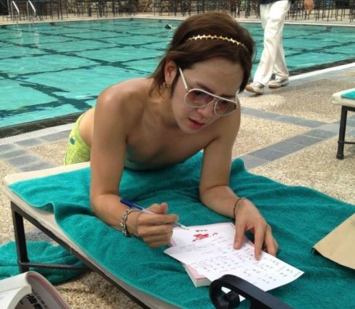 Jang Geun Suk Half Naked, Studying Mandarin by the Pool