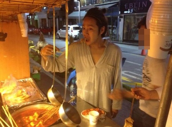 Jang Geun Suk Devours Oden at a Pojangmacha