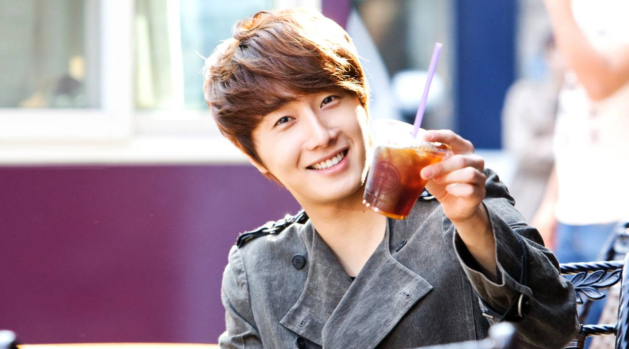 Jung Il Woo Updates Fans from China