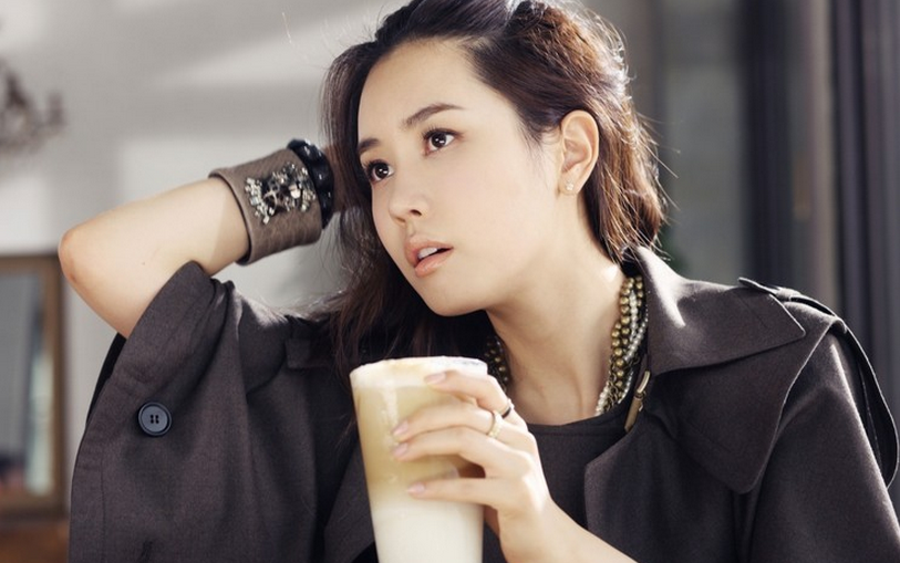 Lee Da Hae Shares a Deep Kiss with William