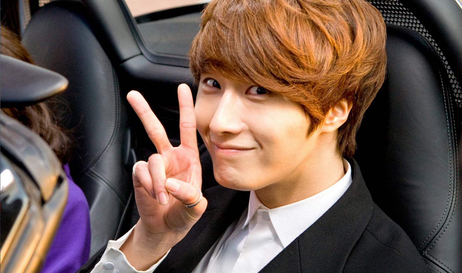 Jung Il Woo Becomes First Korean Actor to Win at the Chinese Huading Awards
