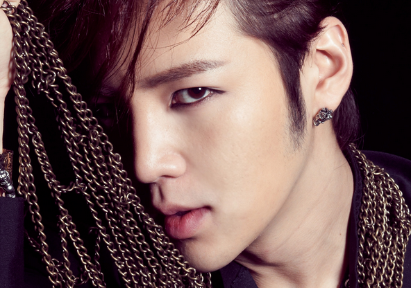 Jang Geun Suk Looks Focused while Doing…