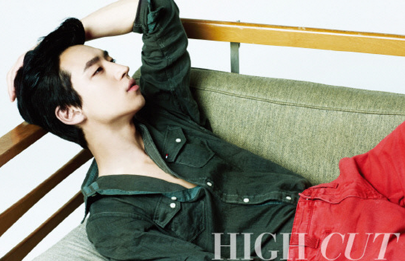 “Fashion King’s” Lee Jae Hoon Flashes his Killer Smile during CF Shoot