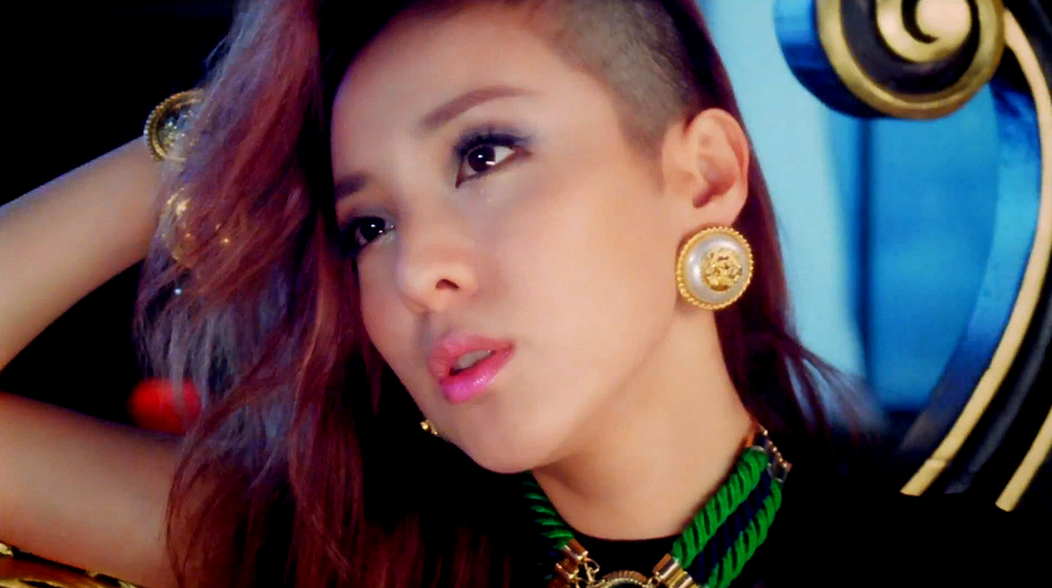 2NE1’s Sandara Park Shaves Her Head for the Fourth Time