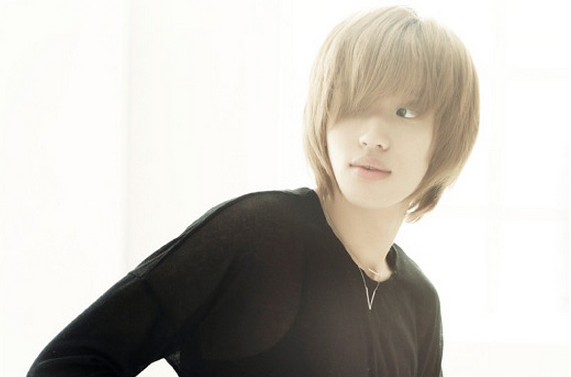 Teen Top’s Niel Shows Off his Gold Medal from the Idol Star Olympics