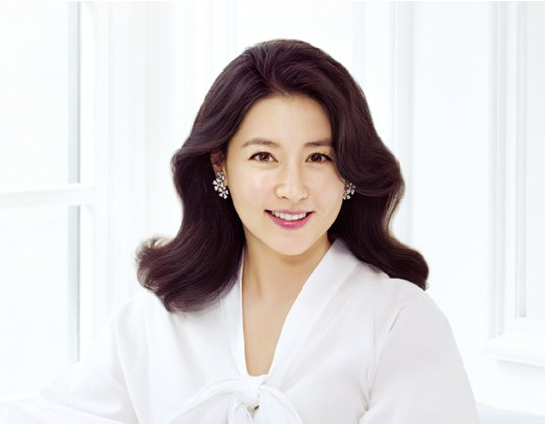 Lee Young Ae Heads to Louis Vuitton Event in France as Asia’s Representative Star