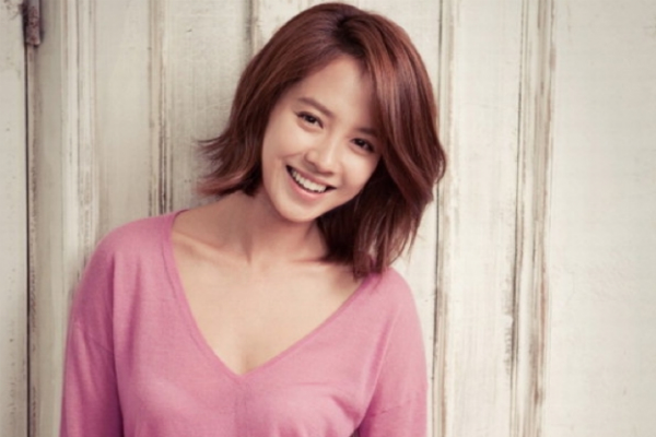 Song Ji Hyo Endorses Bobbi Brown