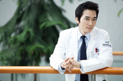 Song Seung Hun: “I Don’t Know Why I Didn’t Get Into Historical Dramas Earlier”