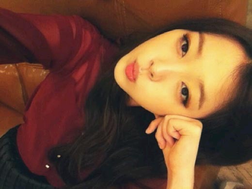 f(x) Sulli’s “Thinking Man” Pose