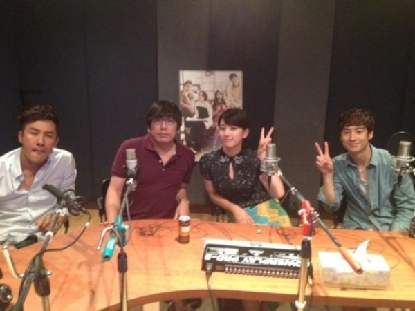 miss A’s Suzy, Uhm Tae Woong, and Lee Jae Hoon Gather Together to Record Commentary for “Architecture 101”
