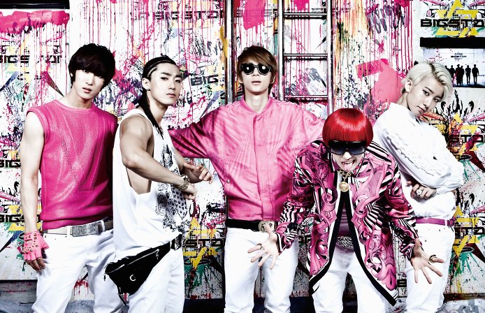 Rookie Boy Band BIGSTAR Snaps a Photo with Wooyoung