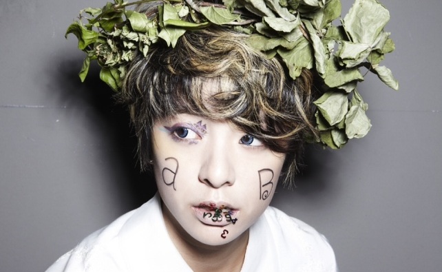 f(x)’s Amber Uses Public Transportation!