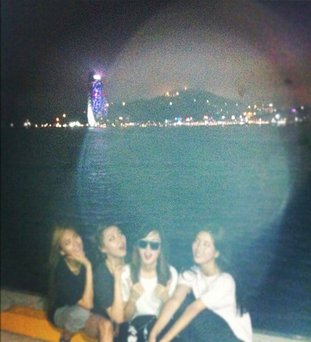 miss A Takes a Group Photo at 2012 Yeosu Expo